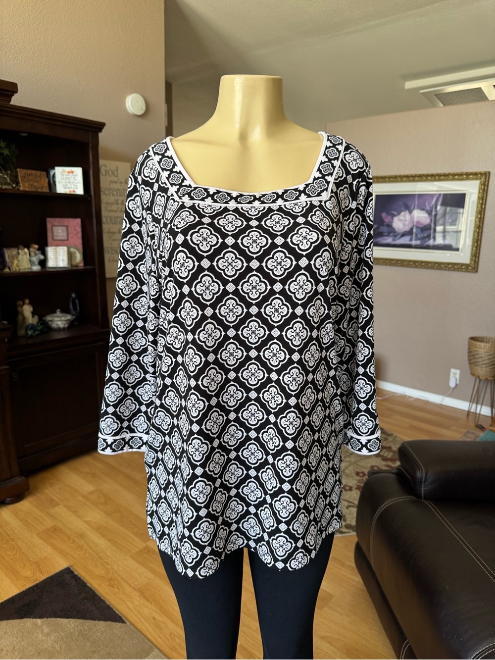 Magnolia Grace Black & White Patterned Blouse-size XL